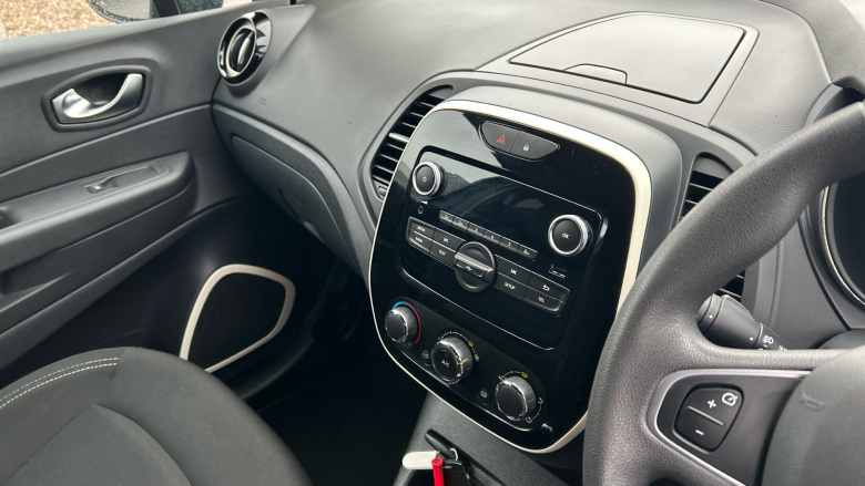 Renault Captur 0.9 TCE 90 Play 5dr Petrol Hatchback